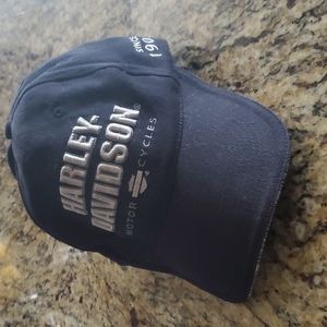 Harley Davidson black and silver baseball cap